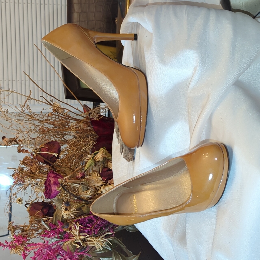 Stuart weitzman heels in patent leather